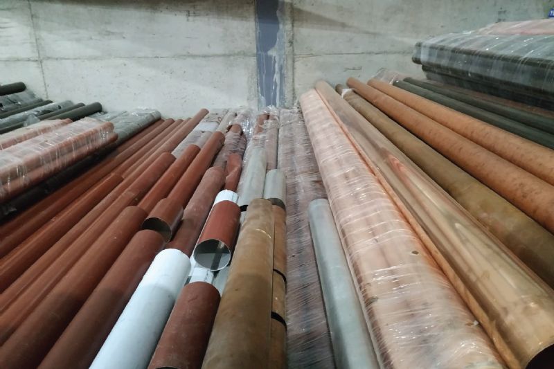 Instalimi i ulluqeve, Riparimi i ulluqeve, Pastrimi i ulluqeve, Ulluqe pa shkeputje, Ulluqe metalike, Ulluqe alumini, Ulluqe bakri, Tuba shkarkimi, Aksesorë ulluqesh, Makineri për ulluqe, Kënde ulluku, Lungje, Tuba aspirimi